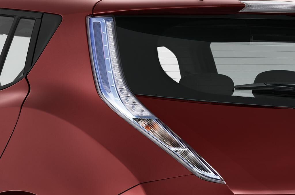 Nissan Leaf (Baujahr 2014) Acenta 5 Türen Rücklicht