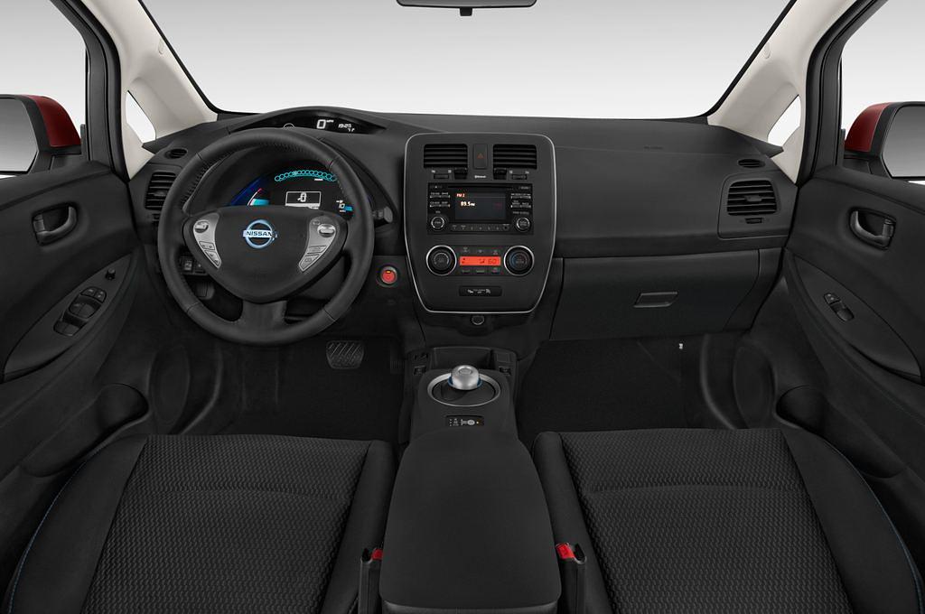 Nissan Leaf (Baujahr 2015) Visia 5 Türen Cockpit und Innenraum