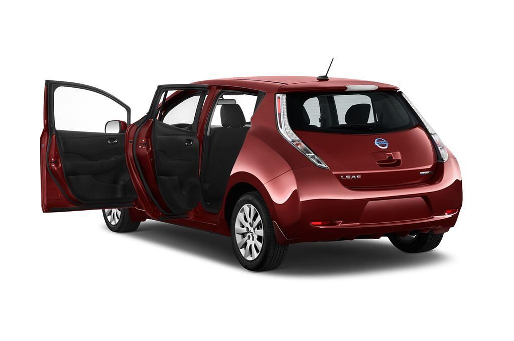 Nissan Leaf (Baujahr 2015) Visia 5 Türen Tür geöffnet