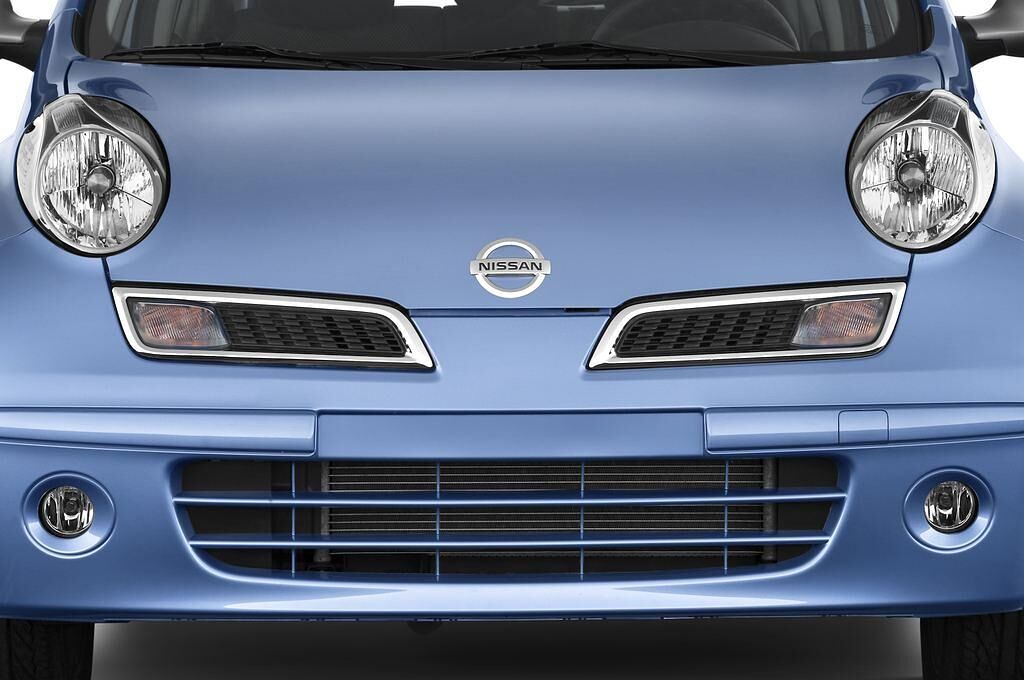 Nissan Micra (Baujahr 2009) Connect 3 Türen Kühlergrill und Scheinwerfer
