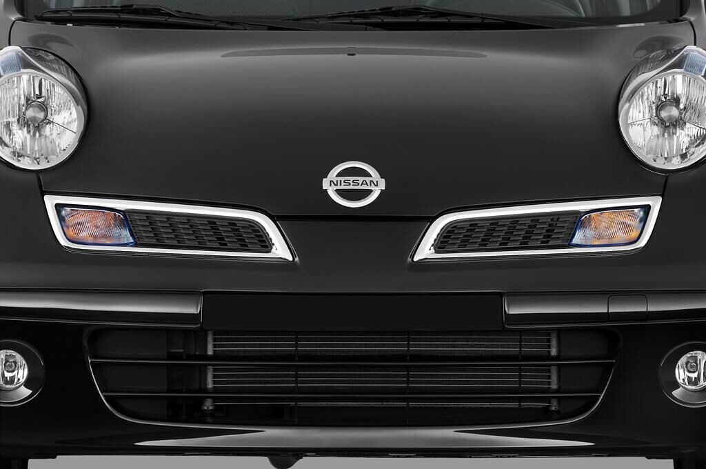 Nissan Micra (Baujahr 2009) Visia 5 Türen Kühlergrill und Scheinwerfer