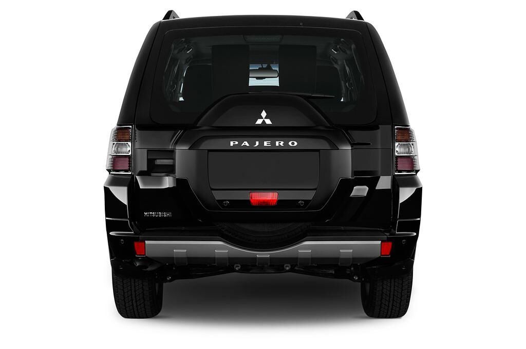 Mitsubishi Pajero (Baujahr 2016) Top 5 Türen Heckansicht