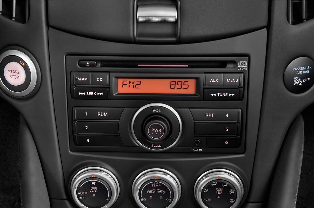 Nissan 370Z (Baujahr 2010) Pack 2 Türen Radio und Infotainmentsystem
