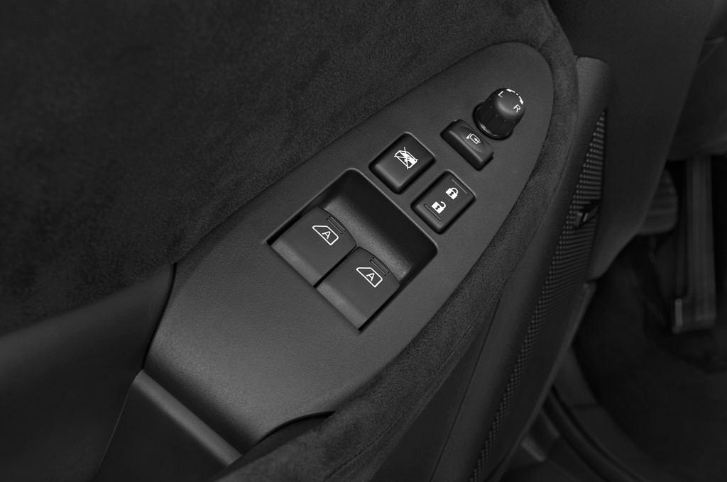 Nissan 370Z (Baujahr 2010) Pack 2 Türen Bedienungselemente Tür