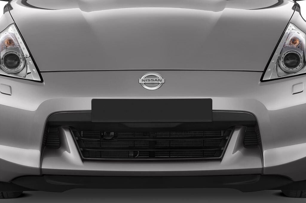 Nissan 370Z (Baujahr 2010) Pack 2 Türen Kühlergrill und Scheinwerfer