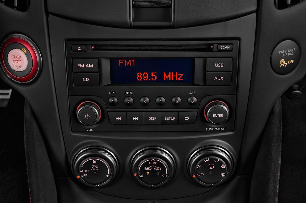 Nissan 370Z (Baujahr 2015) Nismo 2 Türen Radio und Infotainmentsystem