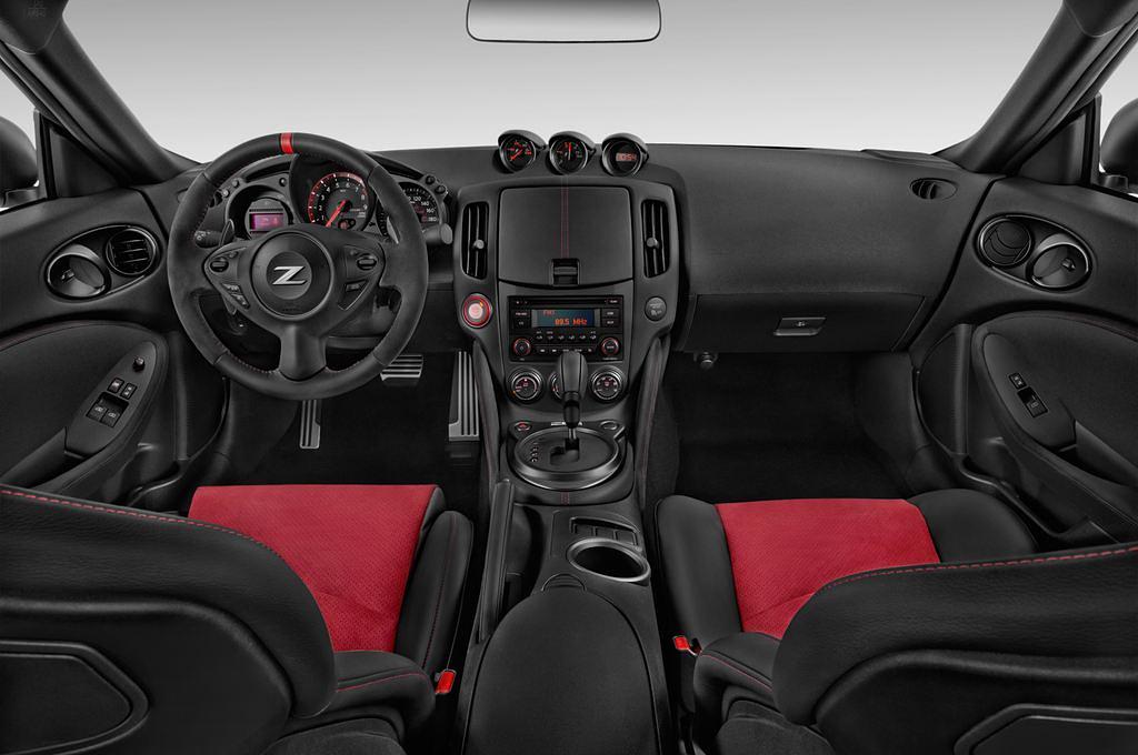 Nissan 370Z (Baujahr 2015) Nismo 2 Türen Cockpit und Innenraum