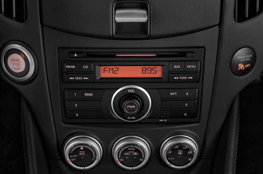 Nissan 370Z (Baujahr 2015) 3.7 V6 2 Türen Radio und Infotainmentsystem