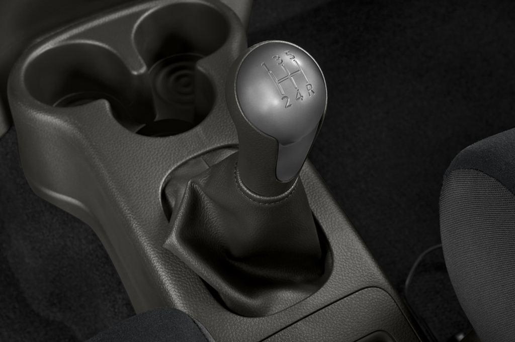 Nissan Cube (Baujahr 2009) Zen 5 Türen Schalthebel