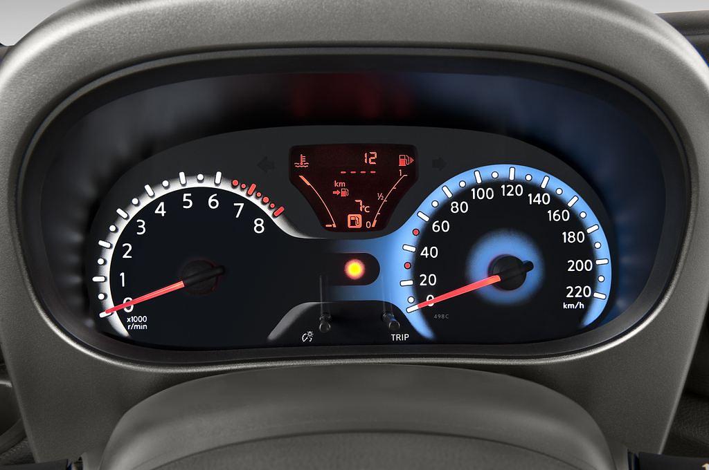 Nissan Cube (Baujahr 2009) Zen 5 Türen Tacho und Fahrerinstrumente