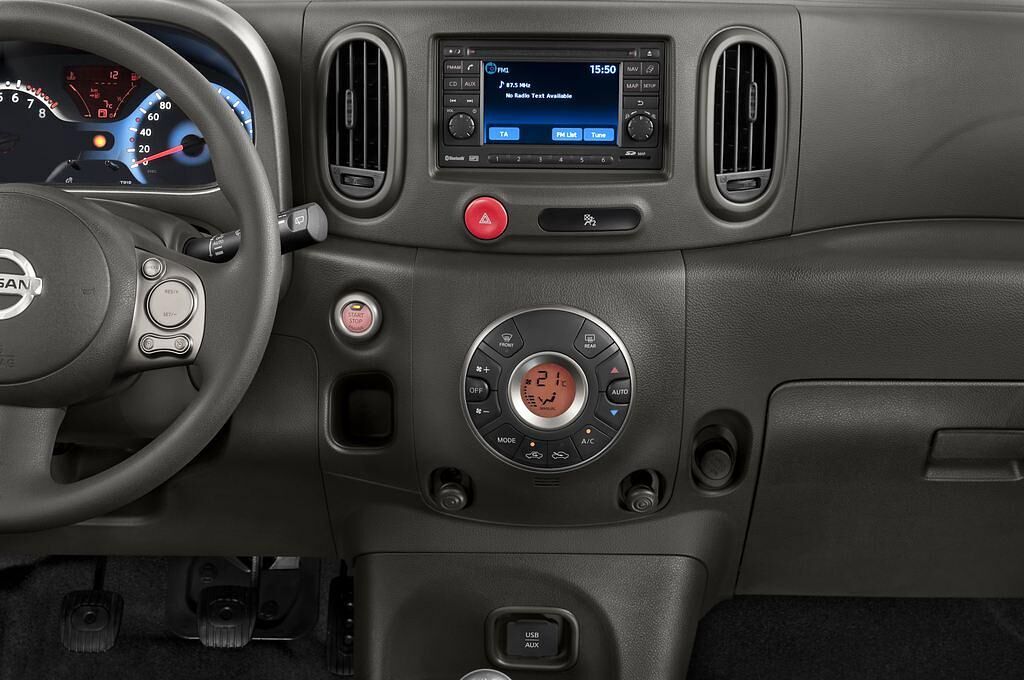 Nissan Cube (Baujahr 2009) Zen 5 Türen Mittelkonsole