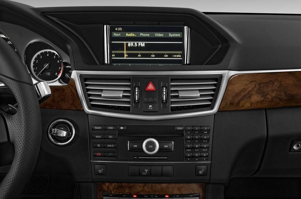 Mercedes E-Class (Baujahr 2011) 350 4 Türen Radio und Infotainmentsystem
