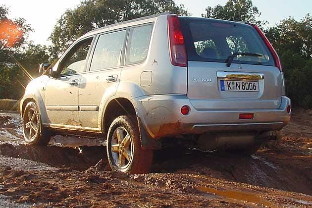 Die Bodenfreiheit des X-Trail beträgt 200 Millimeter