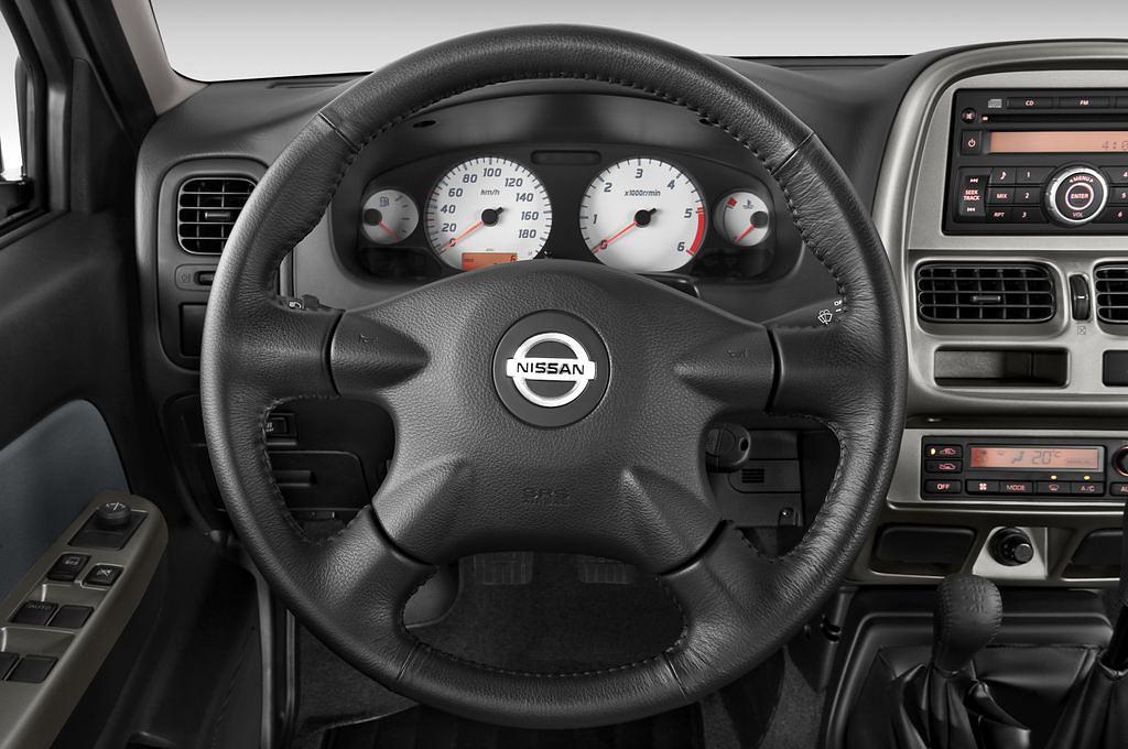 Nissan NP300 (Baujahr 2009) Bï¿½sico 2 Türen Lenkrad