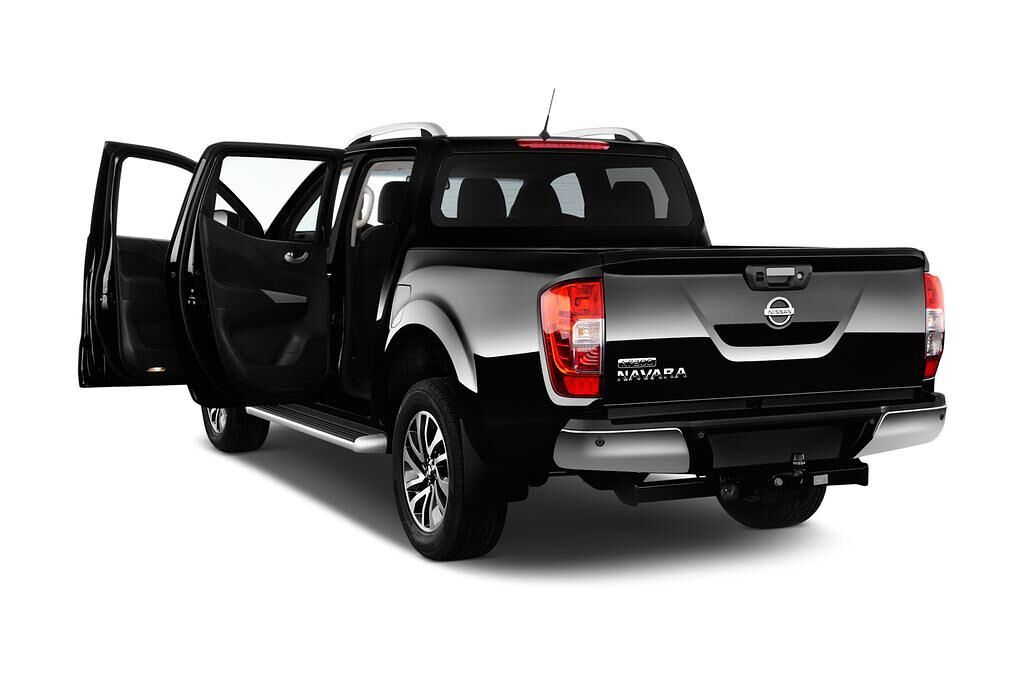 Nissan NP300 (Baujahr 2016) Tekna 4 Türen Tür geöffnet