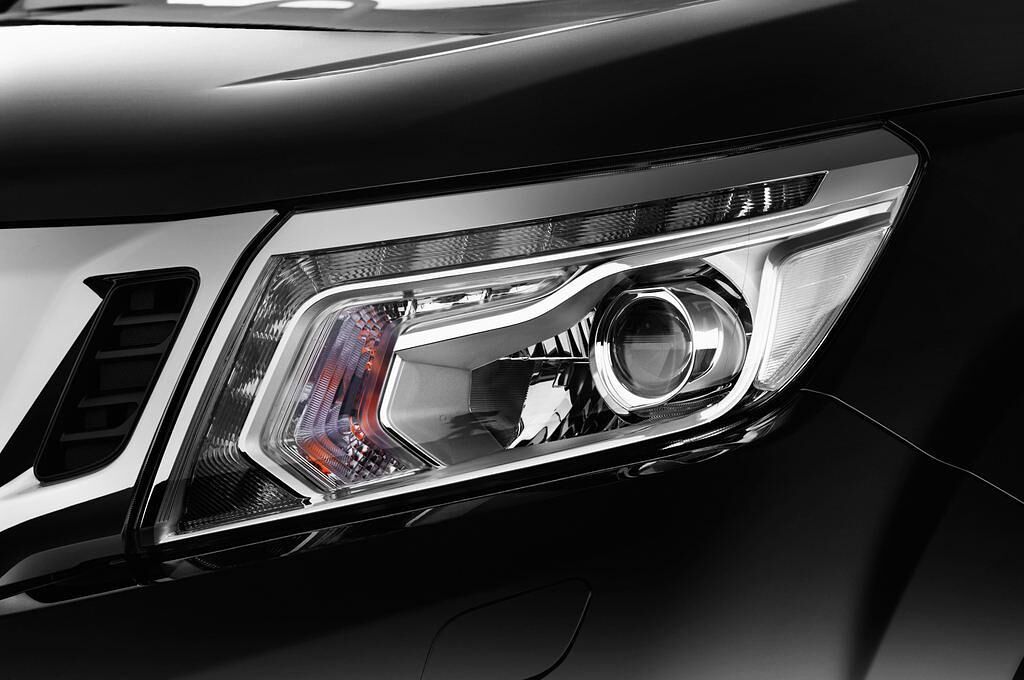 Nissan NP300 (Baujahr 2016) Tekna 4 Türen Scheinwerfer