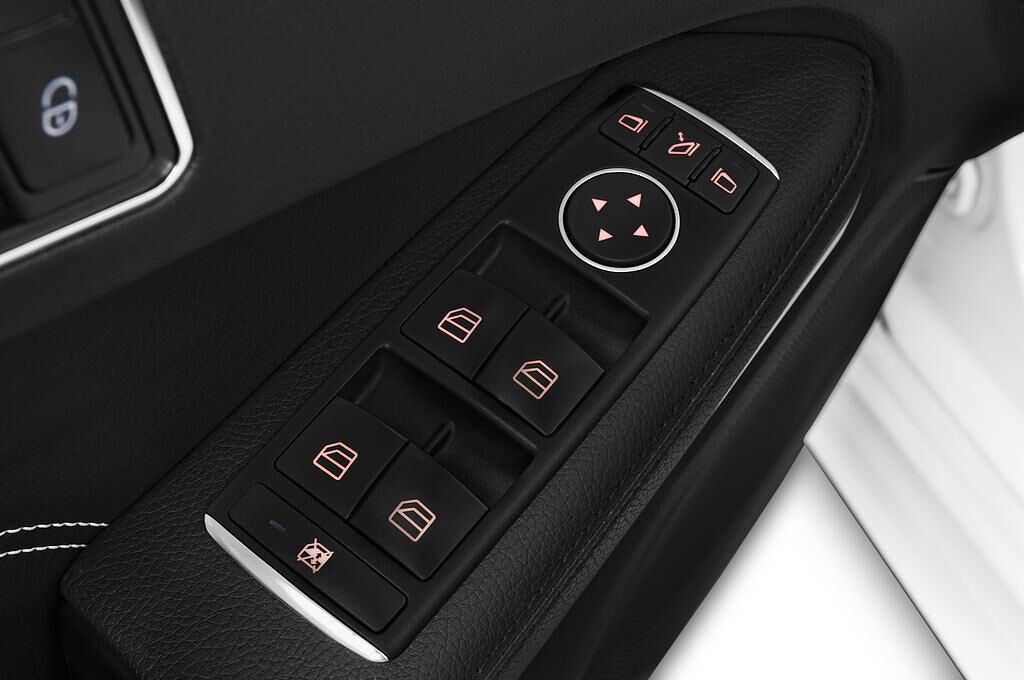 Mercedes E-Class (Baujahr 2015) Avantgarde 5 Türen Bedienungselemente Tür
