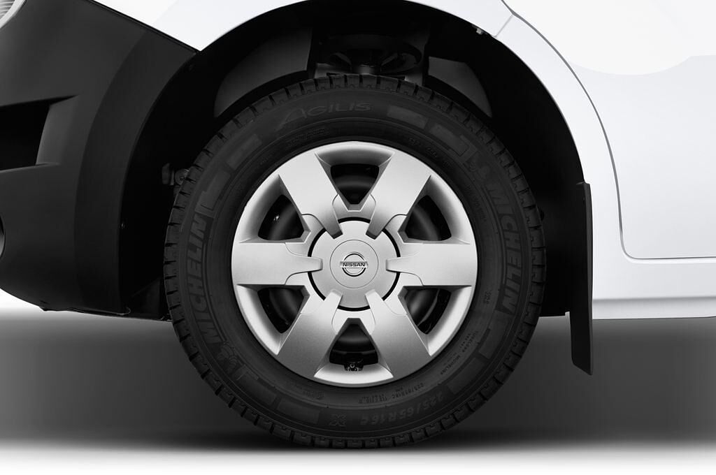 Nissan NV400 (Baujahr 2015) Comfort 4 Türen Reifen und Felge