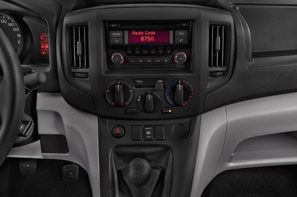 Nissan NV200 (Baujahr 2015) Pro 5 Türen Mittelkonsole