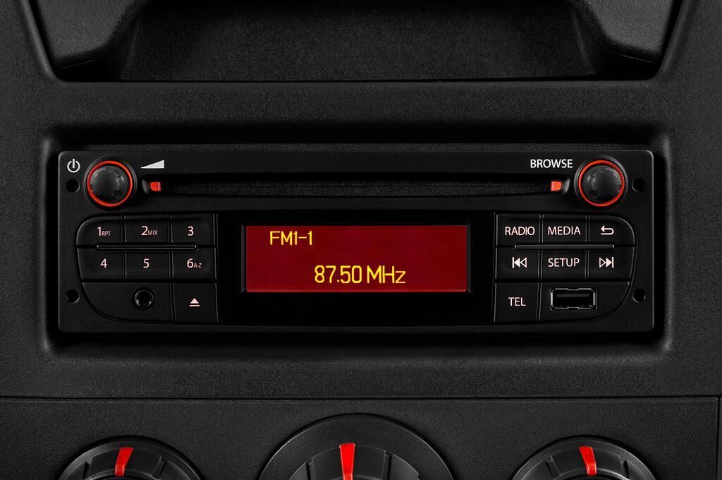Nissan NV400 (Baujahr 2016) Pro 4 Türen Radio und Infotainmentsystem
