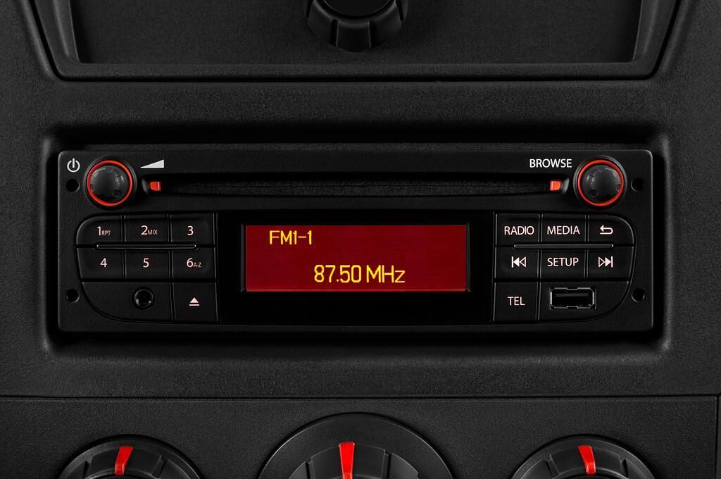 Nissan NV400 Kombi (Baujahr 2016) Premium 5 Türen Radio und Infotainmentsystem
