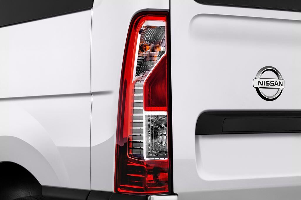 Nissan NV400 Kombi (Baujahr 2016) Premium 5 Türen Rücklicht