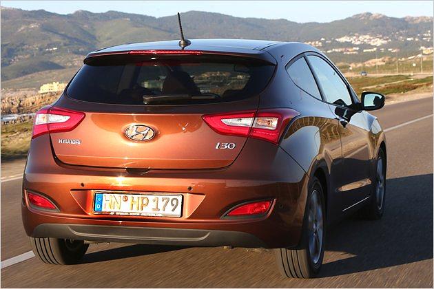 Kleine Fensterflächen und breite C-Säulen machen das i30 Coupé nach hinten etwas unübersichtlich