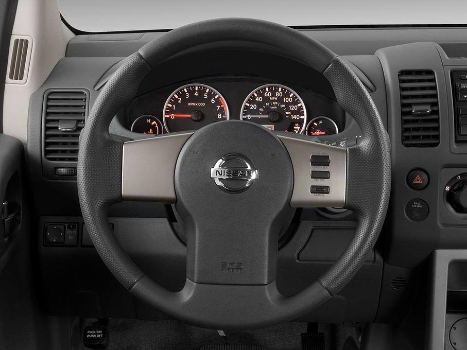 Nissan Pathfinder (Baujahr 2010) SE 5 Türen Lenkrad