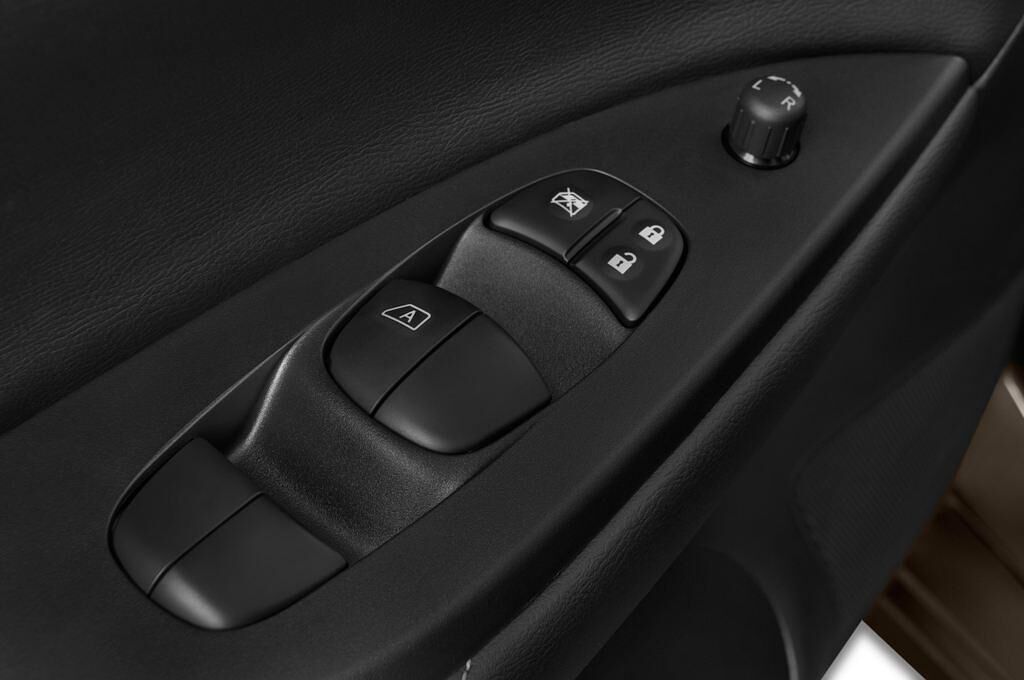 Nissan Pulsar (Baujahr 2014) 1.5 Dci Acenta 5 Türen Bedienungselemente Tür