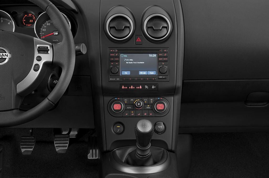 Nissan Qashqai (Baujahr 2009) TEKNA 5 Türen Mittelkonsole