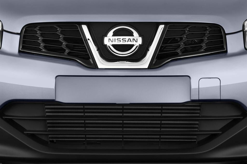 Nissan Qashqai (Baujahr 2011) Tenka 5 Türen Kühlergrill und Scheinwerfer
