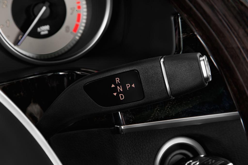 Mercedes E-Class (Baujahr 2013) Avantgarde 5 Türen Schalthebel