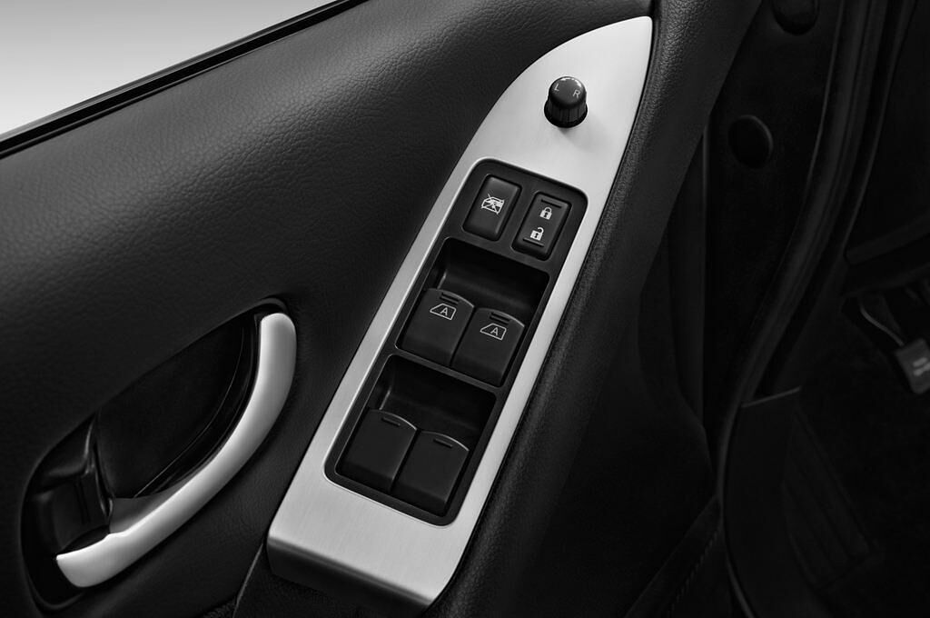 Nissan Murano (Baujahr 2011) Murano 5 Türen Bedienungselemente Tür