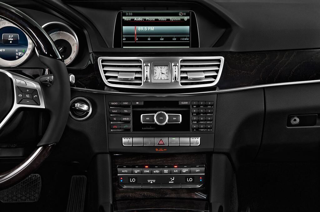 Mercedes E-Class (Baujahr 2013) Avantgarde 5 Türen Mittelkonsole