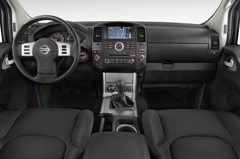 Nissan Navara (Baujahr 2012) LE 4 Türen Cockpit und Innenraum