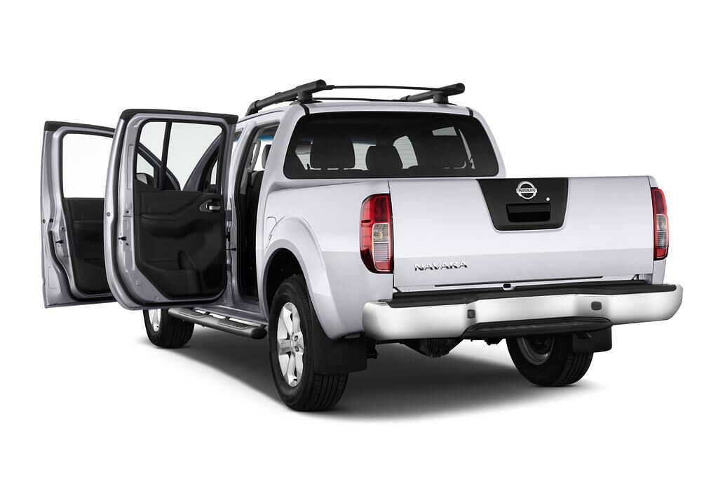 Nissan Navara (Baujahr 2012) LE 4 Türen Tür geöffnet
