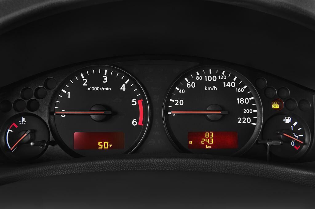 Nissan Navara (Baujahr 2012) LE 4 Türen Tacho und Fahrerinstrumente
