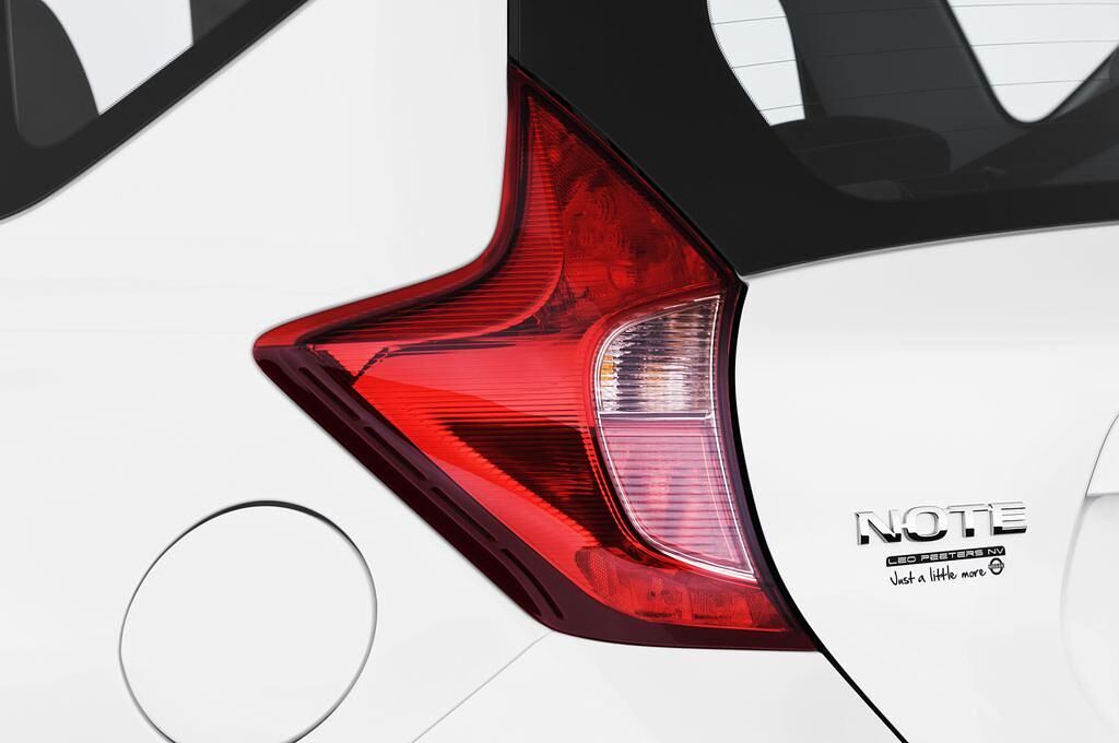 Nissan Note (Baujahr 2013) Acenta 5 Türen Rücklicht