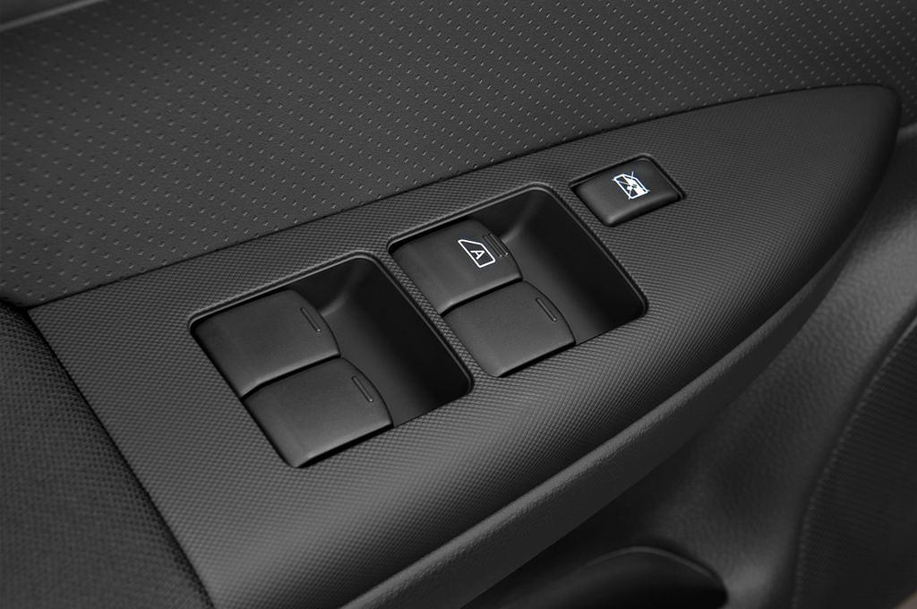 Nissan Note (Baujahr 2010) Acenta 5 Türen Bedienungselemente Tür