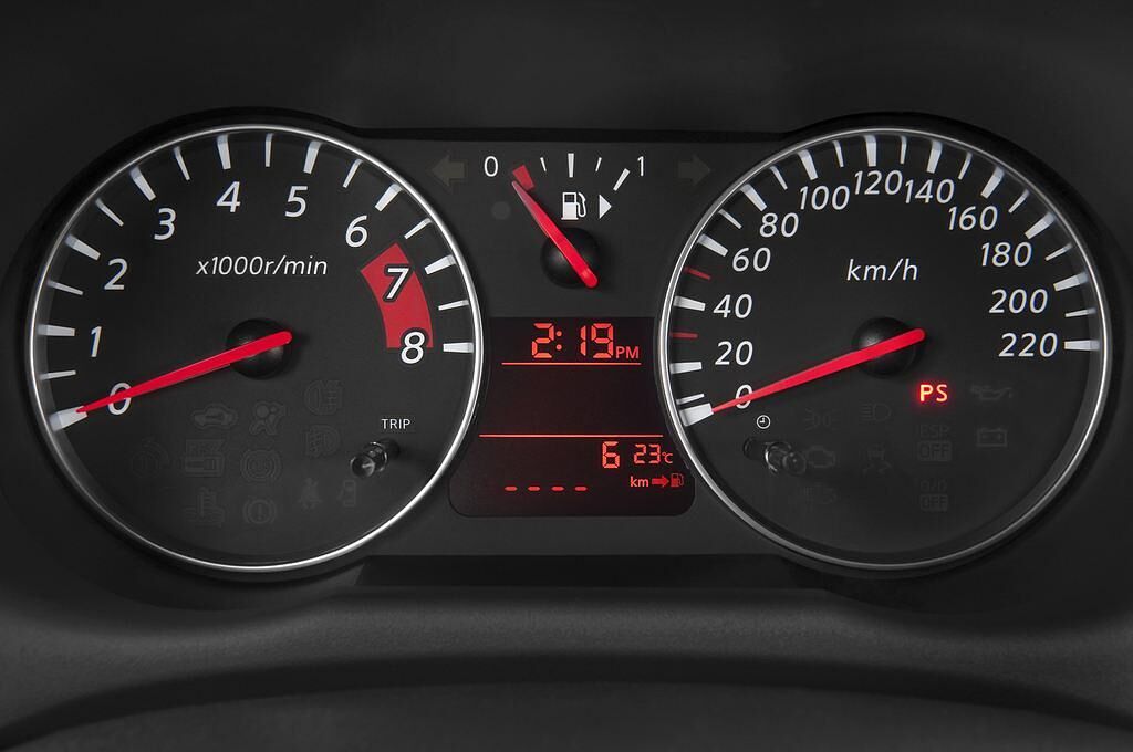 Nissan Note (Baujahr 2010) Acenta 5 Türen Tacho und Fahrerinstrumente