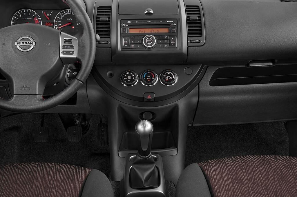 Nissan Note (Baujahr 2010) Acenta 5 Türen Mittelkonsole