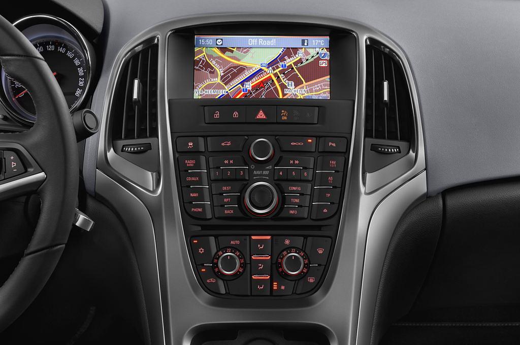 Opel Astra (Baujahr 2013) INNOVATION 4 Türen Mittelkonsole