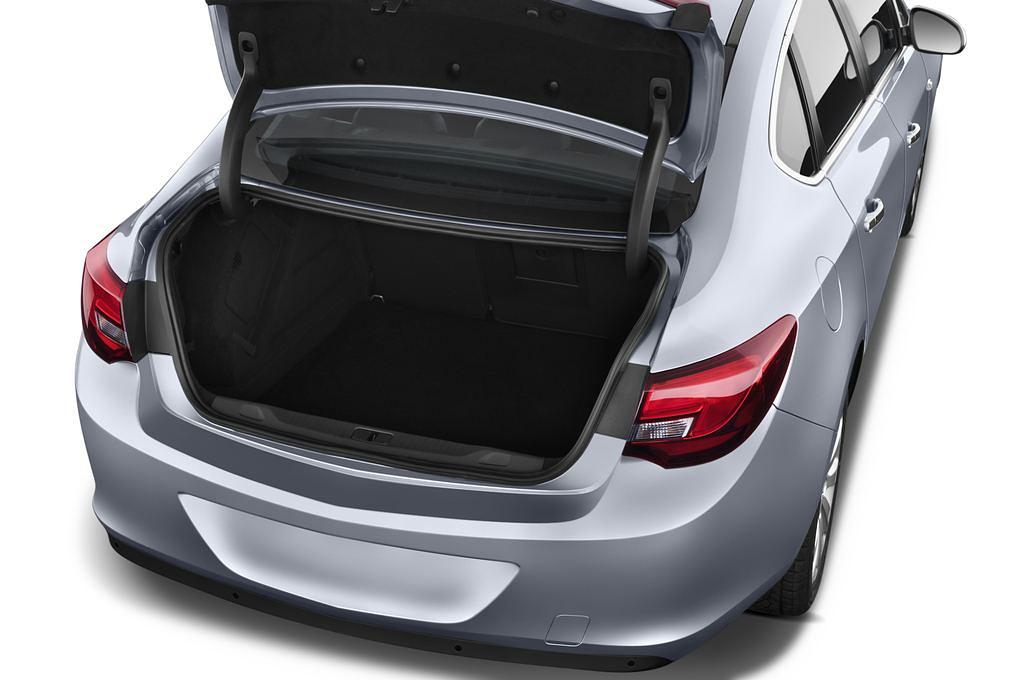 Opel Astra (Baujahr 2013) INNOVATION 4 Türen Kofferraum