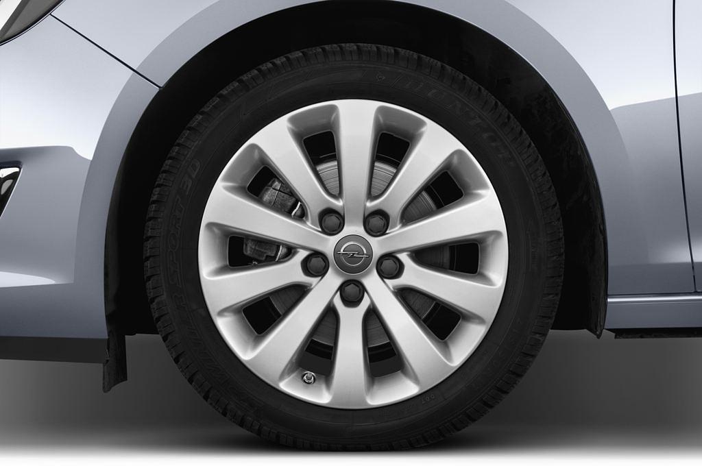 Opel Astra (Baujahr 2013) INNOVATION 4 Türen Reifen und Felge