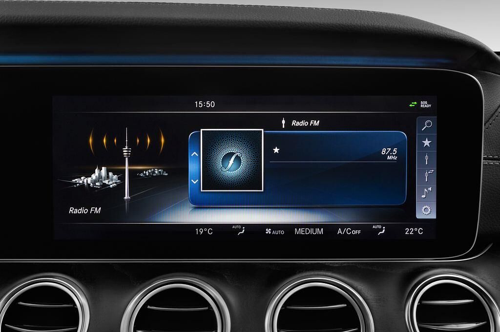 Mercedes E-Class (Baujahr 2017) AMG Line 5 Türen Radio und Infotainmentsystem