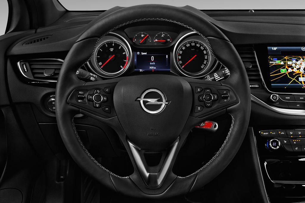Opel Astra (Baujahr 2016) Dynamic 5 Türen Lenkrad