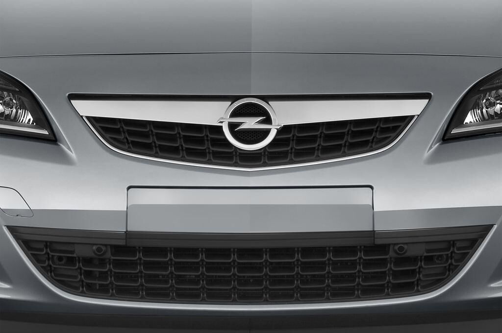 Opel Astra (Baujahr 2012) Sport 5 Türen Kühlergrill und Scheinwerfer