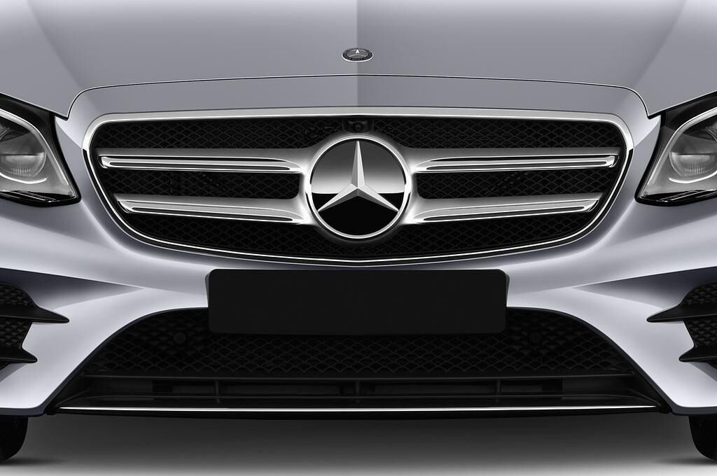 Mercedes E-Class (Baujahr 2017) AMG Line 5 Türen Kühlergrill und Scheinwerfer