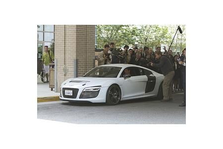 Iron Man fährt Audi R8 e-tron