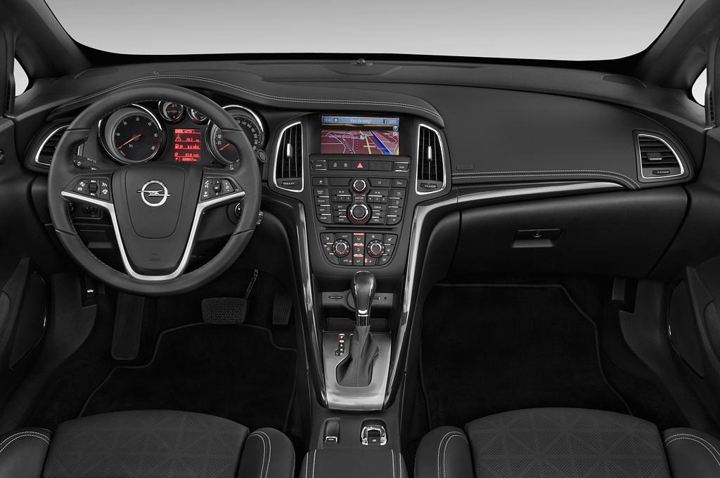 Opel Cascada (Baujahr 2014) INNOVATION 2 Türen Cockpit und Innenraum